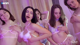 جرب المتعة النهائية مع عرض جنسي مزدوج في 1winporn'S Flamingo Orgy4