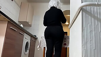 Milf Sensuelle Aux Hanches Voluptueuses Apprécie Le Plaisir Oral Et Anal Dans Une Vidéo Maison