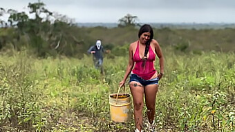 Latina Stiefmoeder Met Grote Kont En Kleine Tieten Geniet Van Halloween