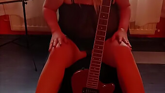 Biggest Tits Milf'S Solo Performance