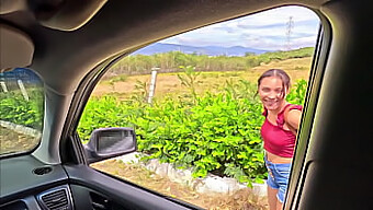 Un Día En La Vida De Un Cornudo: Una Chica Paseando, Una Noche Con Un Taxi