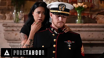 Dana Vespoli, Viuda, Desea A Su Hijastro Atuendo Militar De Su Difunto Esposo