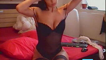 Sexy Webcam Show With Amateur Webcam Model