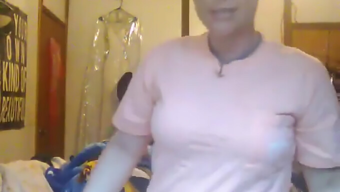 Brincadeira Solo Sensual De Uma Loira Milf