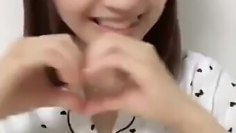 Compilation De Tiktok Mettant En Vedette Les Mouvements De Danse Séduisants D'Ema Ita