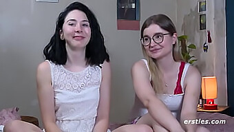 Pareja Bisexual Explora Su Primer Tiempo Con Juego Oral Y Strap-On. ¡mira Cómo Se Divierten Juntos!