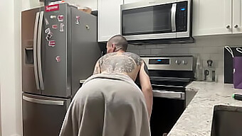 Real Closeup Of Elle'S Twerking Booty In The Kitchen