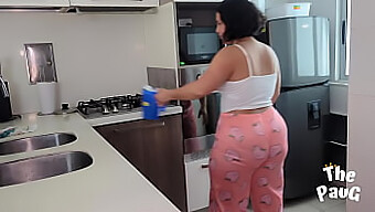 Amatör Çift, Büyük Popolu Milf Ile Mutfak Seksini Keşfediyor