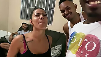 Caseiro Babe Ruivinha Wordt Wild Met Drie Zwarte Kerels In Brazilië