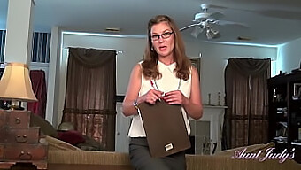 Isabella, A Mature And Hairy Secretary With A 43-Year-Old Amateur Pussy, Shares Her Full Bush In This Video