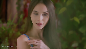 Experimenta La Belleza De Leona Mia En Este Impresionante Video En Solitario