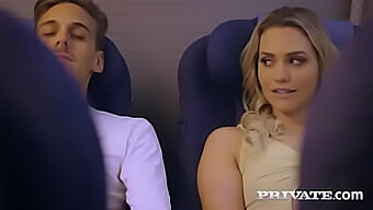 Mia Malkova'Nın Ilk Uçak Yolculuğu Güzel Bir Derin Boğaza Yol Açıyor